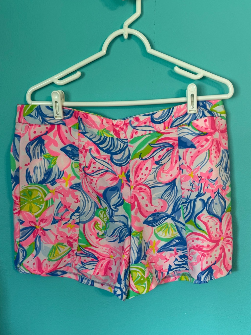 EUC Women’s Lilly Pulitzer Ariana Stretch Shorts in Havana Cocktail Floral Print